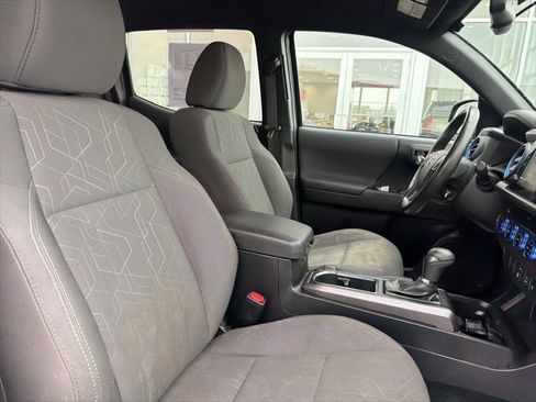 Used 2018 Toyota Tacoma TRD Sport image 26