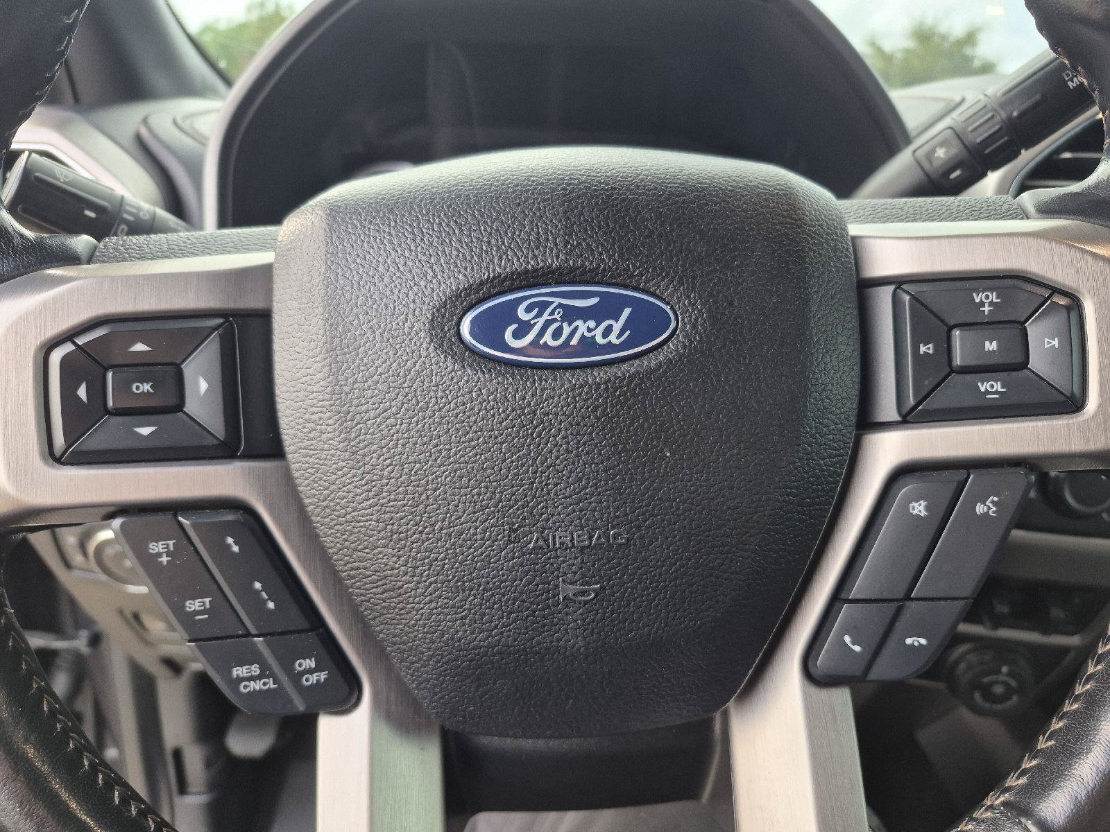 Certified 2020 Ford F250 Platinum w/ FX4 Off-Road Package AWD/4WD image 10