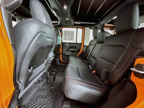 Used 2025 Jeep Wrangler Unlimited Rubicon AWD/4WD image 36