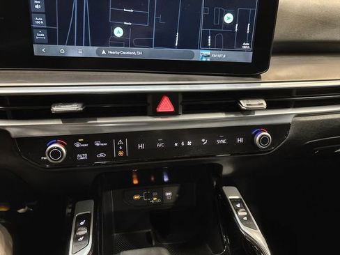 Used 2025 Kia Sorento SX Prestige w/ Olive Brown Leather Package image 19