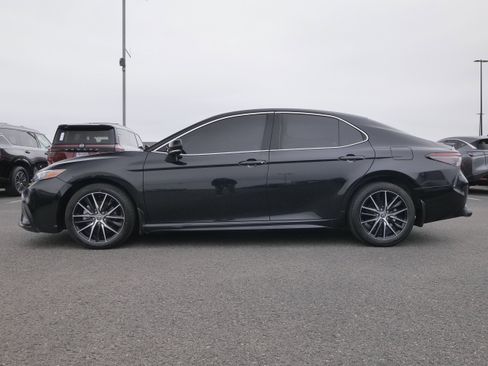 Used 2023 Toyota Camry SE image 5