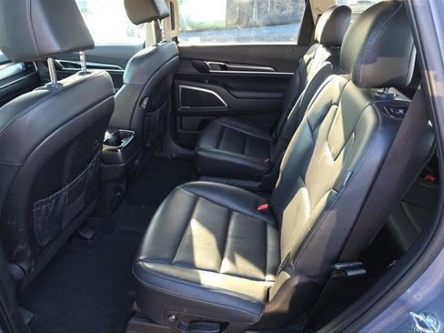 Used 2025 Kia Telluride S image 7