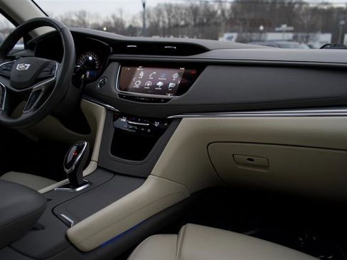 Used 2018 Cadillac XT5 Luxury w/ Driver Awareness Package image 37