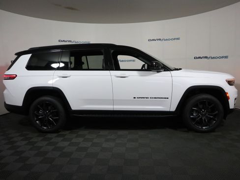 New 2025 Jeep Grand Cherokee L Limited AWD/4WD image 4