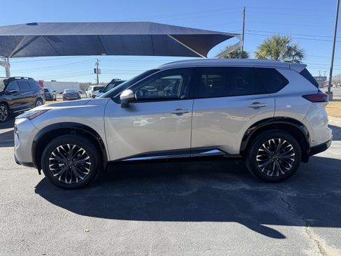 Used 2026 Nissan Rogue Platinum w/ Platinum Premium Package image 4