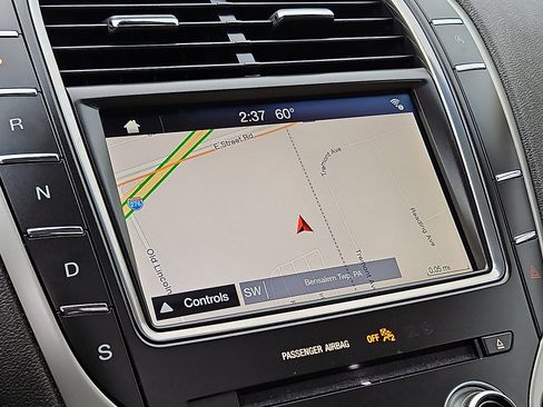 Used 2019 Lincoln Nautilus Select image 17