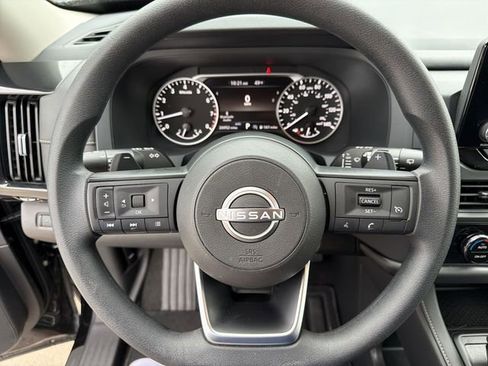 Used 2024 Nissan Pathfinder S AWD/4WD image 16