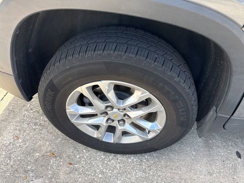 Used 2021 Chevrolet Traverse LS image 9