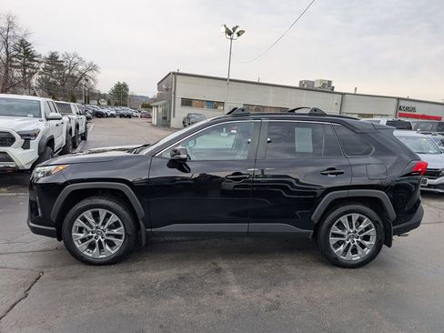 Used 2023 Toyota RAV4 XLE Premium image 3