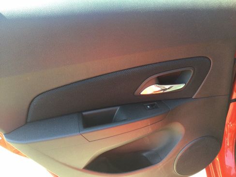 Used 2016 Chevrolet Cruze LT w/ Technology Package FWD image 13