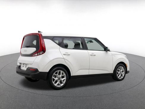 Used 2025 Kia Soul LX w/ LX Technology Package FWD image 9