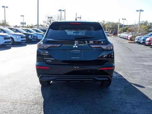 New 2025 Mitsubishi Outlander ES FWD image 7