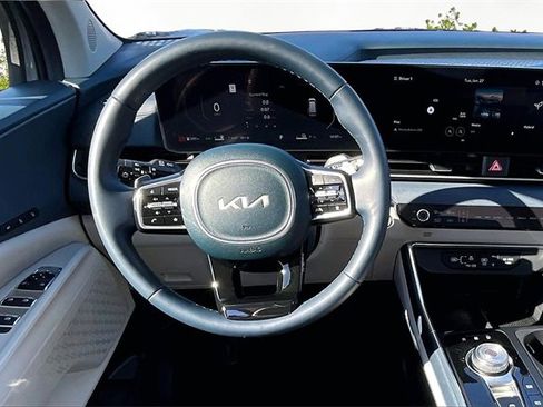 Certified 2025 Kia Carnival SX image 5