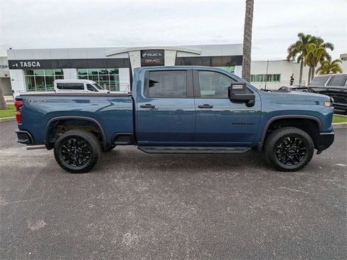 Used 2025 Chevrolet Silverado 2500 Custom w/ Custom Value Package image 3