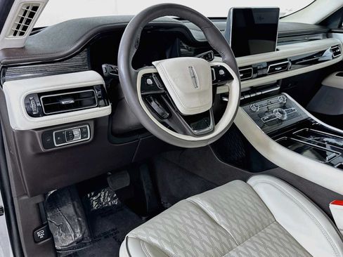 Used 2023 Lincoln Aviator Black Label AWD/4WD image 4