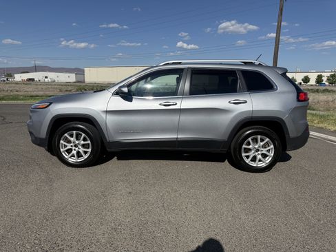 Used 2014 Jeep Cherokee Latitude AWD/4WD image 3