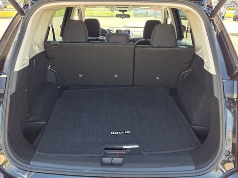 Used 2026 Nissan Rogue SV FWD image 11