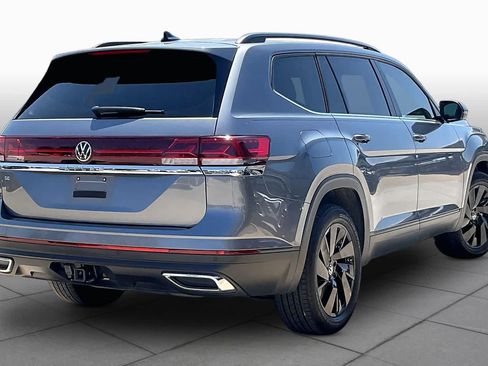 Used 2024 Volkswagen Atlas SE w/ Panoramic Sunroof Package FWD image 14