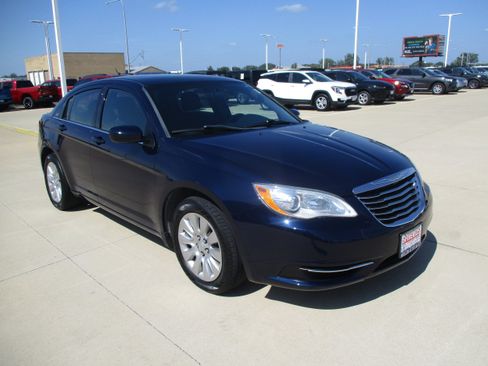 Used 2014 Chrysler 200 LX FWD image 7