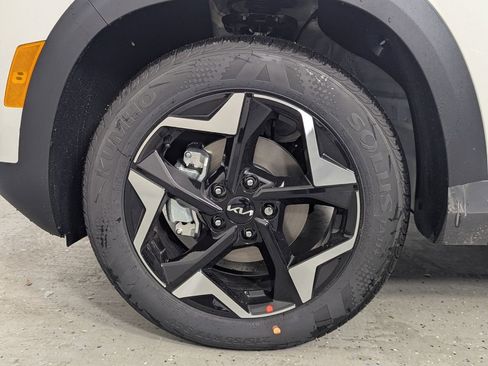 New 2026 Kia Seltos S FWD image 9