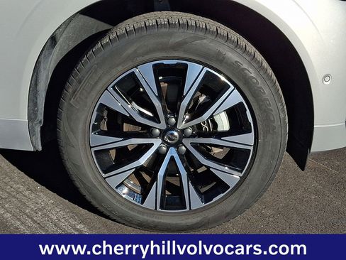 Certified 2025 Volvo XC60 B5 Plus image 9