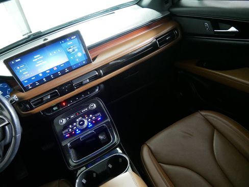 Used 2022 Lincoln Nautilus Reserve AWD/4WD image 11