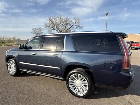 Used 2018 Cadillac Escalade ESV Platinum AWD/4WD image 4