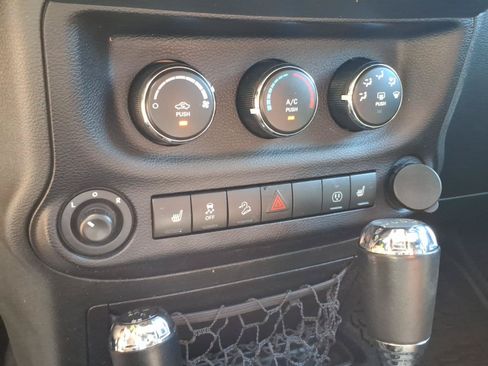 Used 2018 Jeep Wrangler Unlimited Sport AWD/4WD image 12
