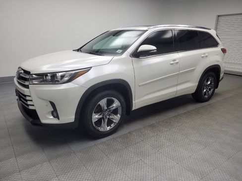 Used 2018 Toyota Highlander Limited Platinum image 2