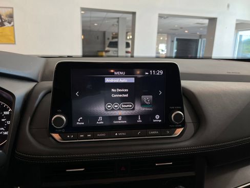 Used 2025 Nissan Rogue SV FWD image 19
