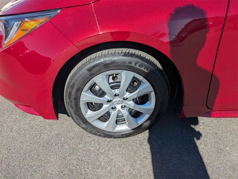 Used 2025 Toyota Corolla LE image 13