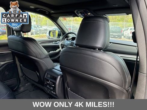 Used 2025 Jeep Grand Cherokee Limited image 25