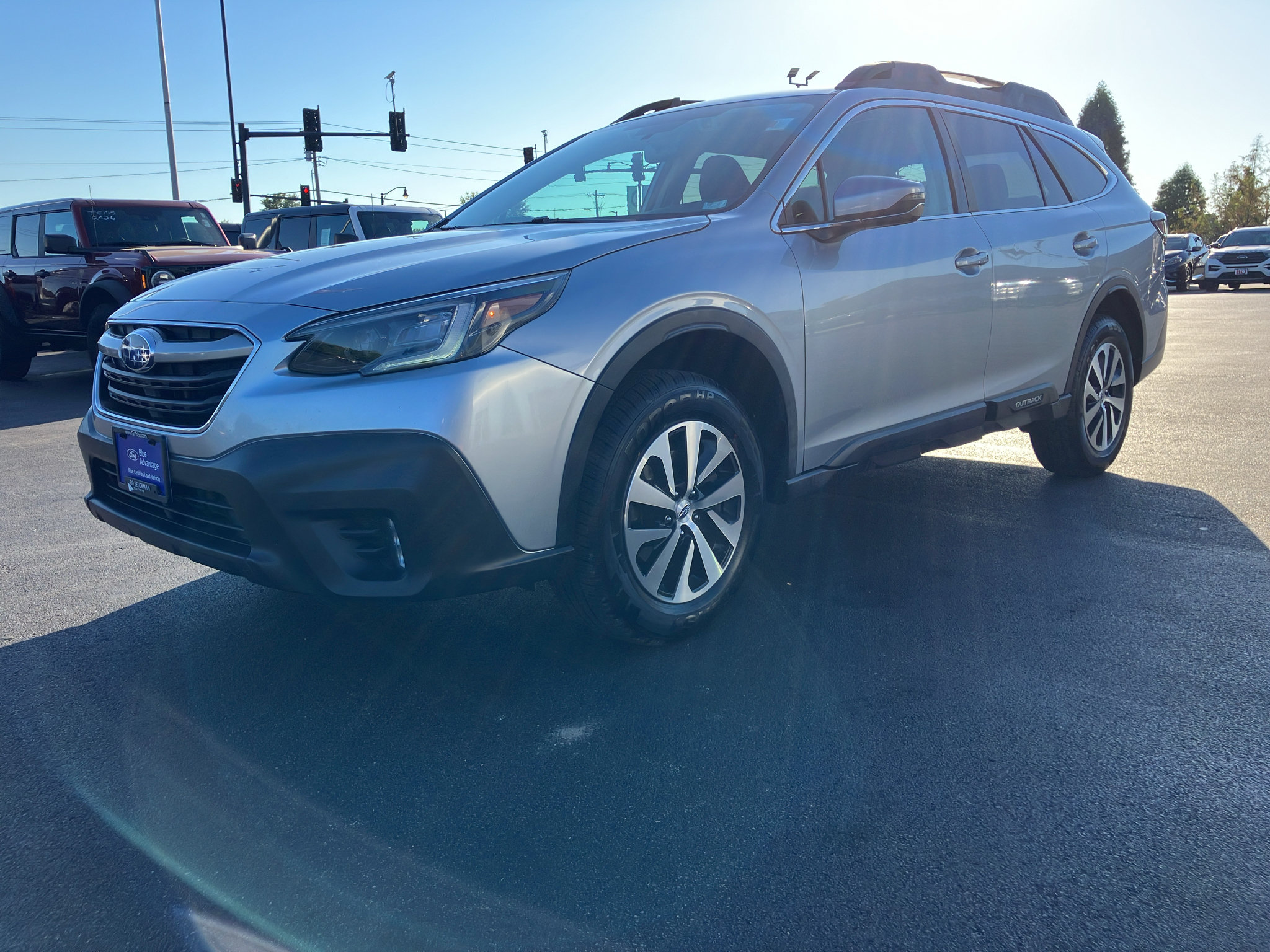 Used 2020 Subaru Outback Premium AWD/4WD image 2