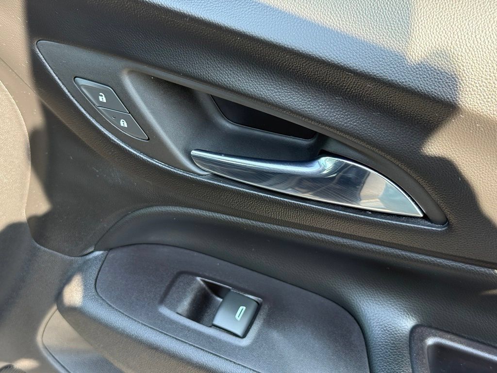 Used 2020 Chevrolet Equinox LT w/ Midnight Edition FWD image 40