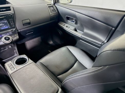 Used 2016 Toyota Prius V Four image 20