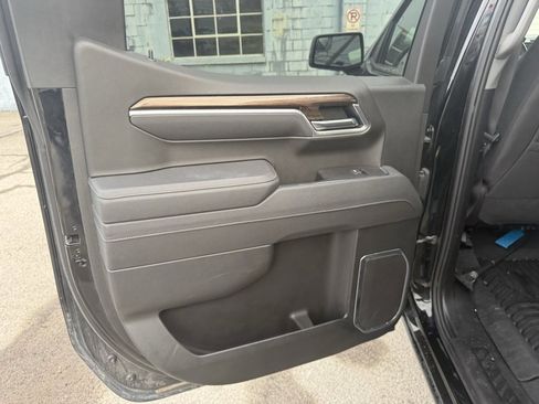 Used 2025 Chevrolet Silverado 1500 LT image 40