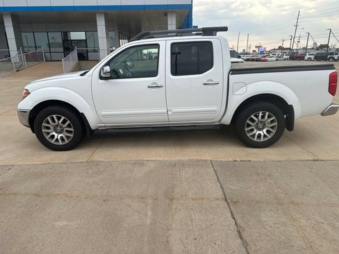Used 2011 Nissan Frontier SL AWD/4WD image 27