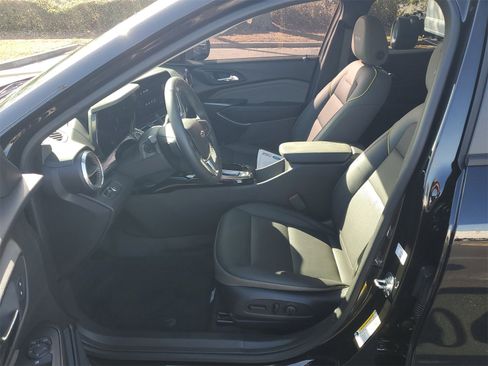 Used 2025 Chevrolet Trax ACTIV w/ Sunroof Package image 17