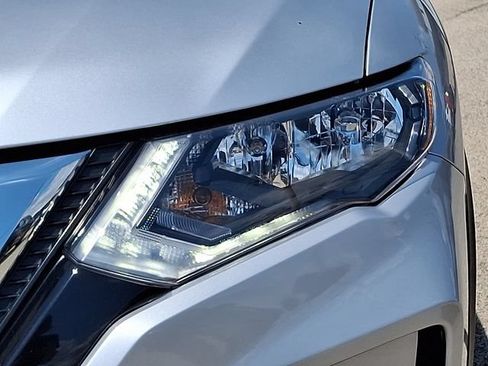Used 2020 Nissan Rogue SV AWD/4WD image 9