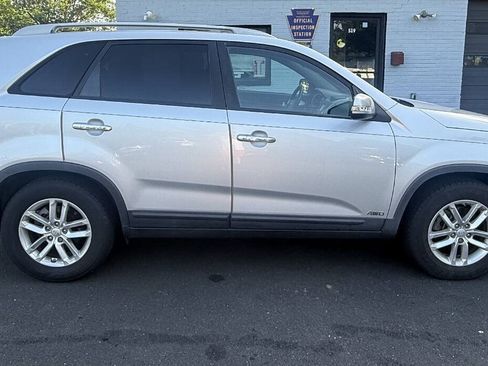Used 2015 Kia Sorento LX AWD/4WD image 12