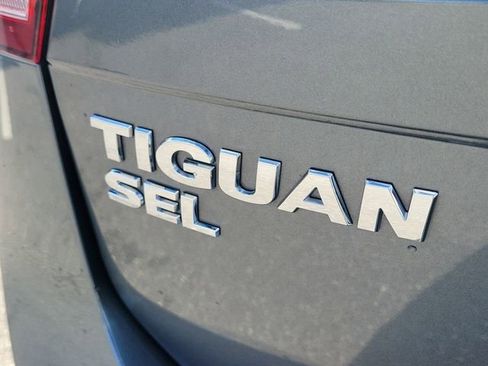 Used 2021 Volkswagen Tiguan SEL FWD image 6
