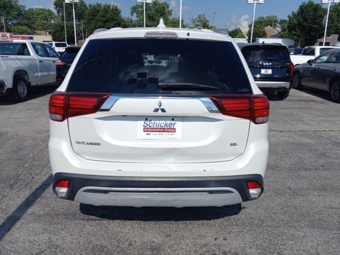 Used 2020 Mitsubishi Outlander ES AWD/4WD image 2