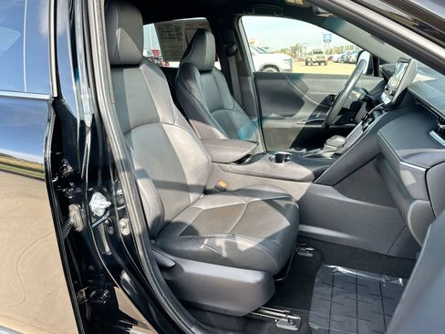 Used 2022 Toyota Venza XLE image 22