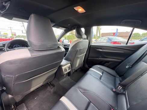 Used 2025 Toyota Camry SE FWD image 28
