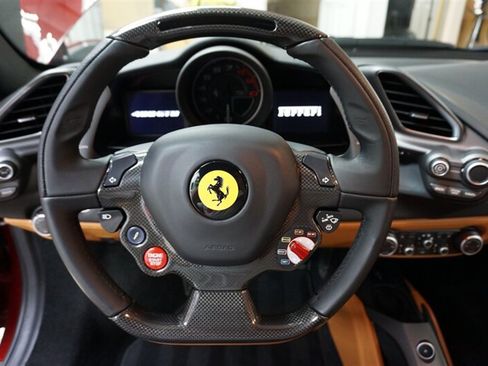 Used 2019 Ferrari 488 GTB RWD image 12