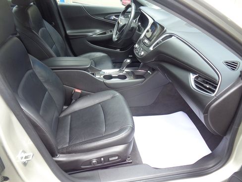 Used 2016 Chevrolet Malibu LT w/ Leather Package FWD image 10