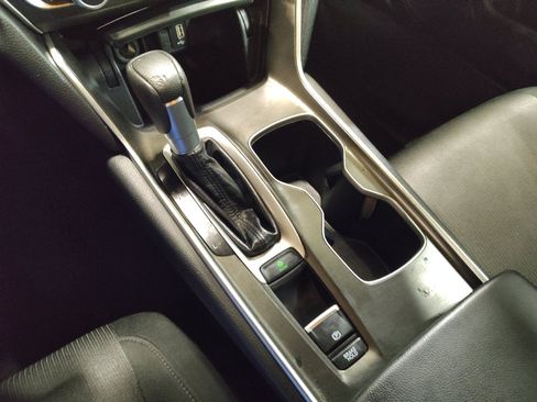 Used 2018 Honda Accord LX image 26