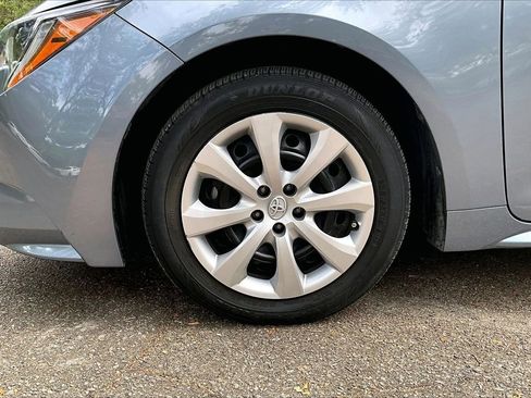 Used 2022 Toyota Corolla LE image 34