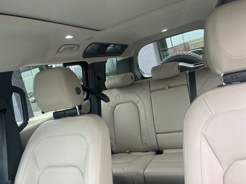 Used 2024 Land Rover Defender 110 S image 11