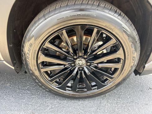 Used 2023 Toyota Highlander XSE image 25